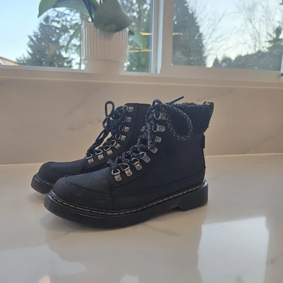 Black Dr. MARTENS kids size 3 - Picture 9 of 12